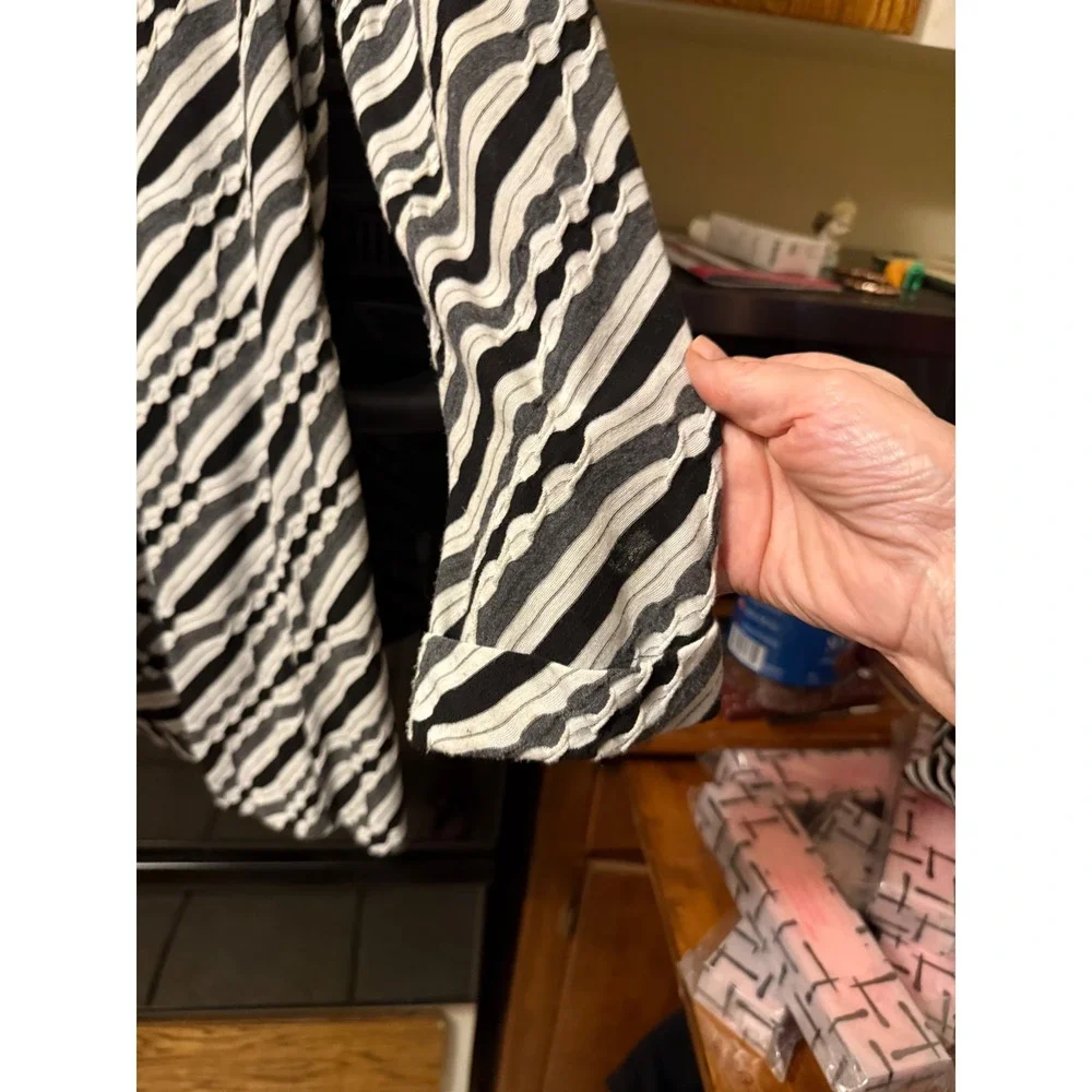 Dana Buchman Womens XL Cardigan Sweater Black White Grey Wavy Stripe Open‎ Front